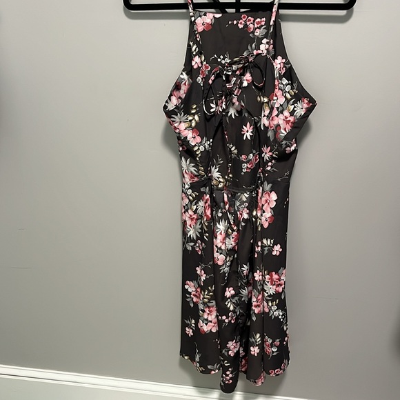 Hollister Mid Length Dress with open back - Picture 2 of 2